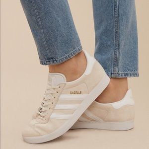 💜 PRE LOVED BEIGE ADIDAS GAZELLES 💜